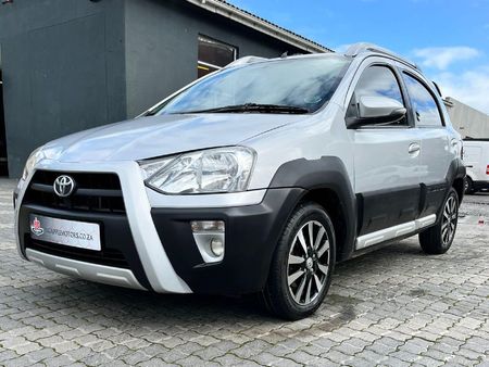 2016-Toyota-Etios-Cross-15-XS-5-dr_0
