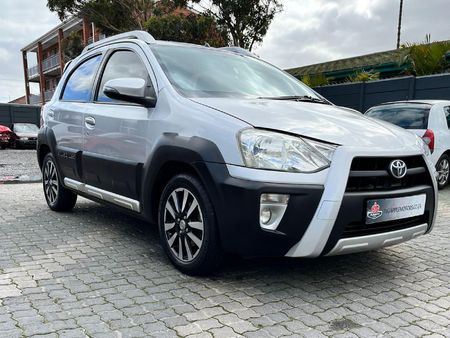 2016-Toyota-Etios-Cross-15-XS-5-dr_1