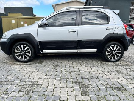 2016-Toyota-Etios-Cross-15-XS-5-dr_3