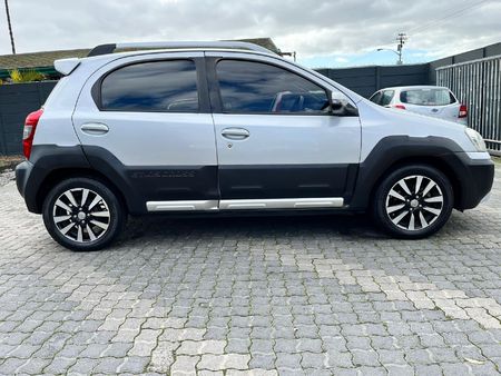 2016-Toyota-Etios-Cross-15-XS-5-dr_4