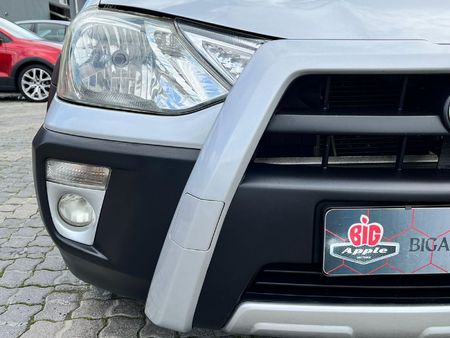 2016-Toyota-Etios-Cross-15-XS-5-dr_5