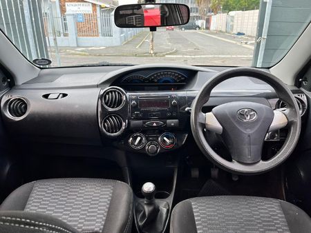 2016-Toyota-Etios-Cross-15-XS-5-dr_8