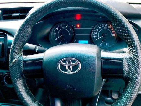 2017-Toyota-Hilux-20-VVTi-Single-Cab_9