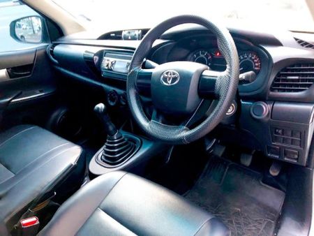 2017-Toyota-Hilux-20-VVTi-Single-Cab_8