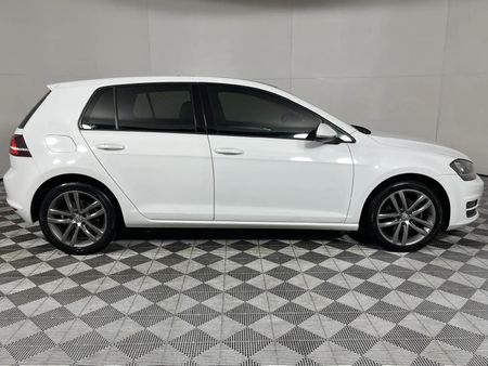 2015-Volkswagen-Golf-VII-14-TSI-Comfortline-Auto_15