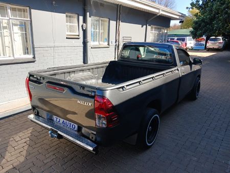 2021-Toyota-Hilux-24-GD-Single-Cab_4
