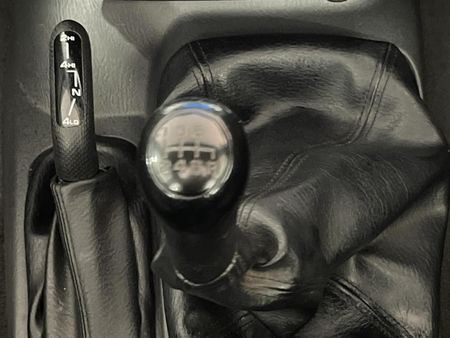 2005-Jeep-Cherokee-28-CRD-Limited_10