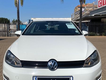 2015-Volkswagen-Golf-VII-14-TSI-Comfortline-Auto_0
