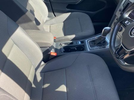 2015-Volkswagen-Golf-VII-14-TSI-Comfortline-Auto_9