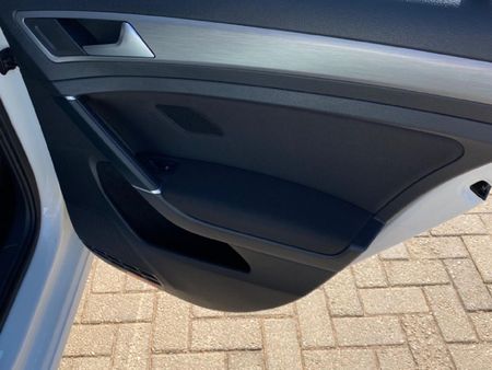 2015-Volkswagen-Golf-VII-14-TSI-Comfortline-Auto_11