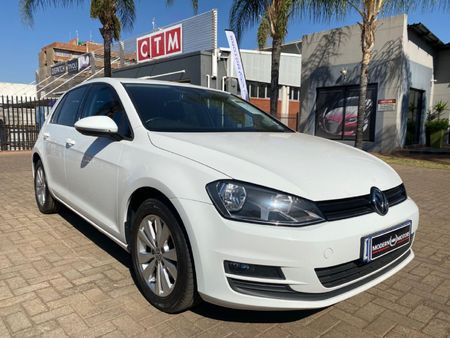2015-Volkswagen-Golf-VII-14-TSI-Comfortline-Auto_1