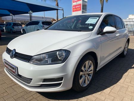 2015-Volkswagen-Golf-VII-14-TSI-Comfortline-Auto_2