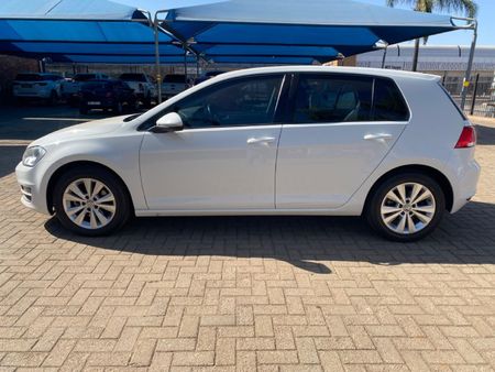 2015-Volkswagen-Golf-VII-14-TSI-Comfortline-Auto_3