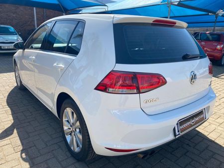 2015-Volkswagen-Golf-VII-14-TSI-Comfortline-Auto_4