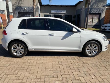 2015-Volkswagen-Golf-VII-14-TSI-Comfortline-Auto_7