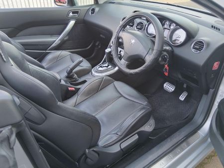 2011-Peugeot-308-CC-16-Auto_9