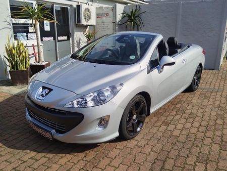 2011-Peugeot-308-CC-16-Auto_13