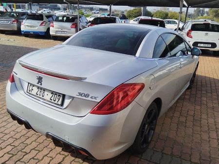 2011-Peugeot-308-CC-16-Auto_15