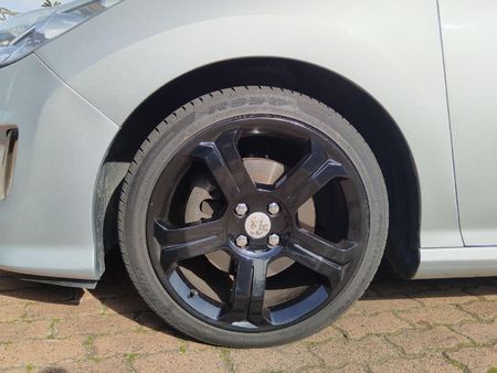 2011-Peugeot-308-CC-16-Auto_16