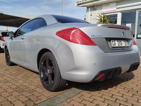 2011-Peugeot-308-CC-16-Auto_17