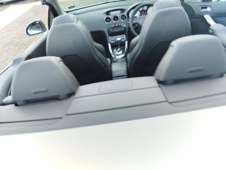 2011-Peugeot-308-CC-16-Auto_3