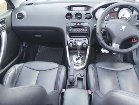 2011-Peugeot-308-CC-16-Auto_6
