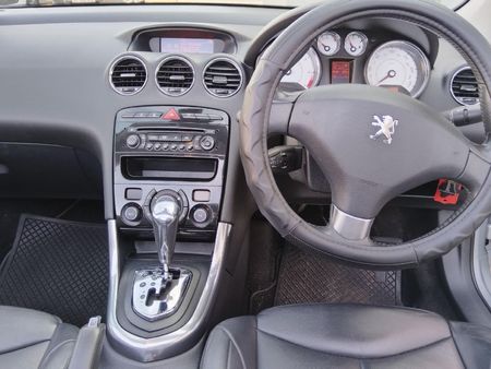 2011-Peugeot-308-CC-16-Auto_7