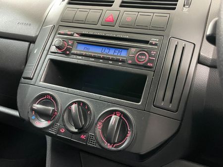 2006-Volkswagen-Polo-Classic-16-Trendline_10