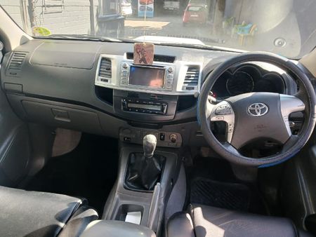2013-Toyota-Hilux-30-D-4D-Raider-Raised-Body-Double-Cab_9