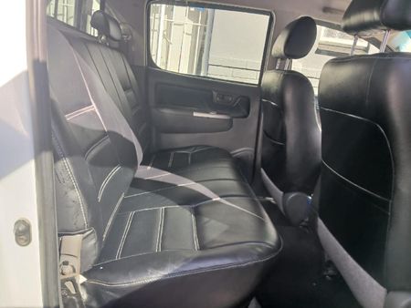 2013-Toyota-Hilux-30-D-4D-Raider-Raised-Body-Double-Cab_11