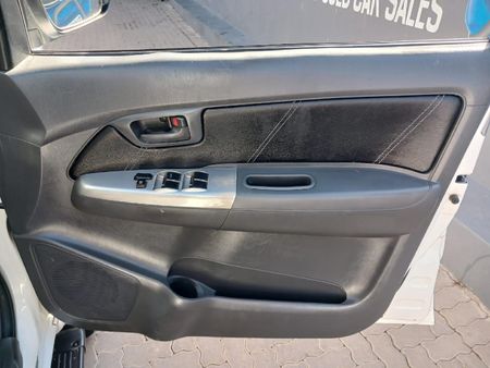 2013-Toyota-Hilux-30-D-4D-Raider-Raised-Body-Double-Cab_12