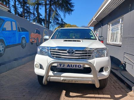 2013-Toyota-Hilux-30-D-4D-Raider-Raised-Body-Double-Cab_1
