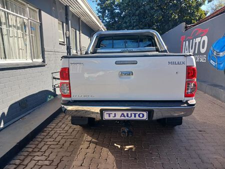 2013-Toyota-Hilux-30-D-4D-Raider-Raised-Body-Double-Cab_5