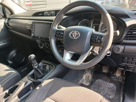 2022-Toyota-Hilux-24-GD-6-Raider-4x4-Double-Cab_9