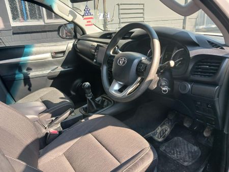 2022-Toyota-Hilux-24-GD-6-Raider-4x4-Double-Cab_6