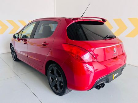 2013-Peugeot-308-GTi_4