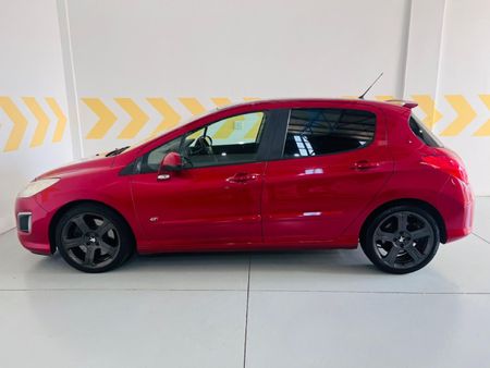 2013-Peugeot-308-GTi_5
