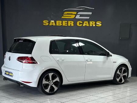 2016-Volkswagen-Golf-VII-GTI-20-TSI-Auto_2