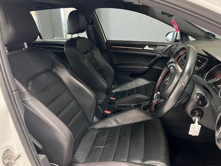 2016-Volkswagen-Golf-VII-GTI-20-TSI-Auto_3