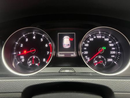 2016-Volkswagen-Golf-VII-GTI-20-TSI-Auto_5