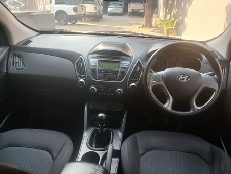 2015-Hyundai-ix35-20-Premium_10