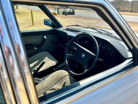 1982-BMW-5-Series-518i_12