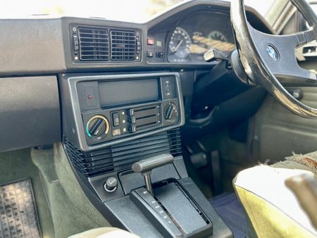 1982-BMW-5-Series-518i_16