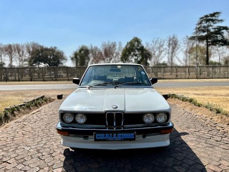 1982-BMW-5-Series-518i_1