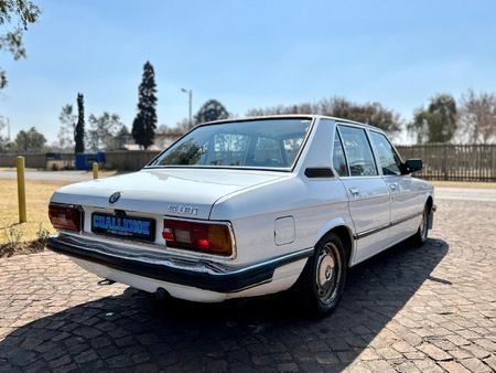 1982-BMW-5-Series-518i_3