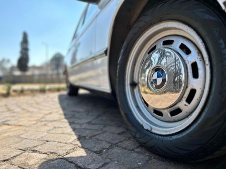 1982-BMW-5-Series-518i_6