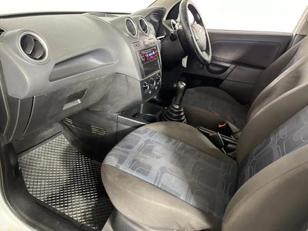 2008-Ford-Fiesta-14i-5-dr_8