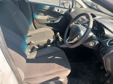 2015-Ford-Fiesta-14-Ambiente-5-dr_9
