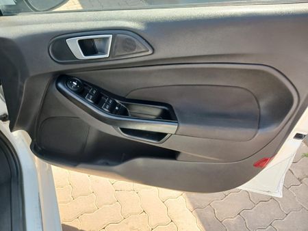 2015-Ford-Fiesta-14-Ambiente-5-dr_11
