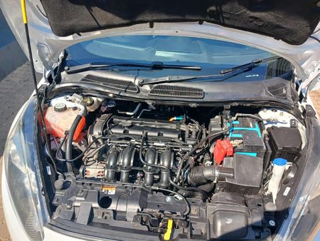 2015-Ford-Fiesta-14-Ambiente-5-dr_12